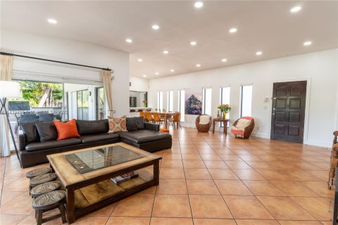 Villa ou maison à vendre à North Miami Beach, Floride: 4 chambres, 202.9 m2 № 658107 - photo 11