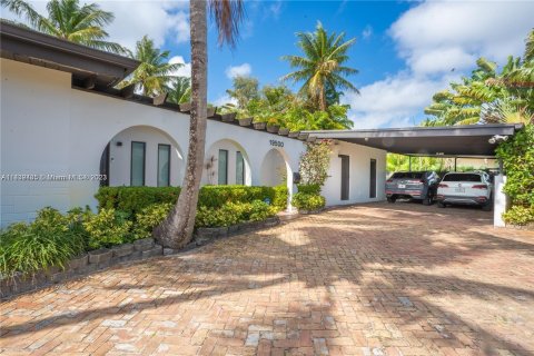 Villa ou maison à vendre à North Miami Beach, Floride: 4 chambres, 202.9 m2 № 658107 - photo 2