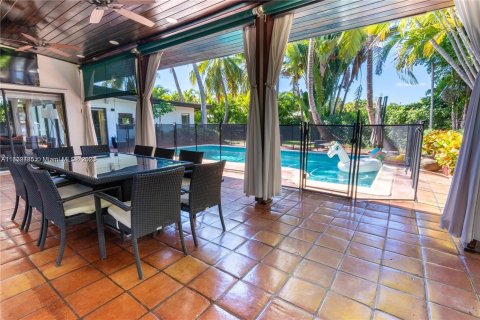 Villa ou maison à vendre à North Miami Beach, Floride: 4 chambres, 202.9 m2 № 658107 - photo 29