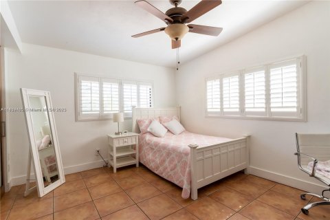 Villa ou maison à vendre à North Miami Beach, Floride: 4 chambres, 202.9 m2 № 658107 - photo 22