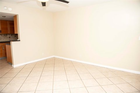 Condo in Deerfield Beach, Florida, 1 bedroom  № 1077447 - photo 14