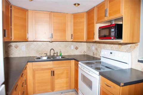 Condo in Deerfield Beach, Florida, 1 bedroom  № 1077447 - photo 20