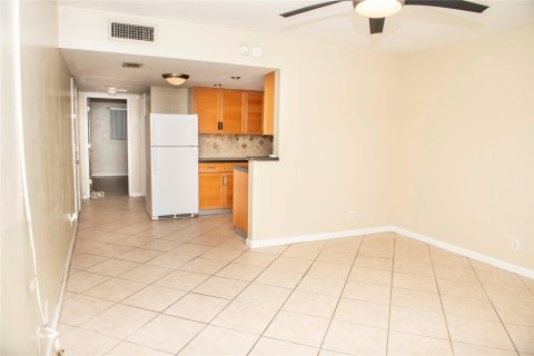 Condo in Deerfield Beach, Florida, 1 bedroom  № 1077447 - photo 13