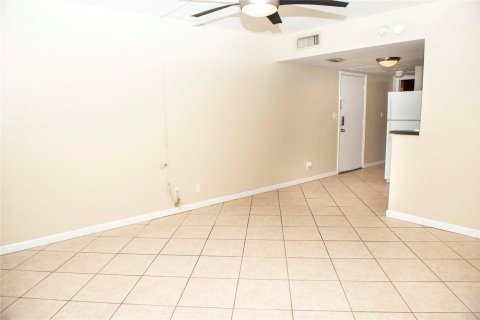 Condo in Deerfield Beach, Florida, 1 bedroom  № 1077447 - photo 15