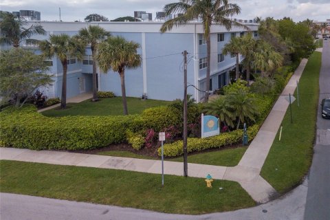 Condo in Deerfield Beach, Florida, 1 bedroom  № 1077447 - photo 1