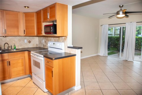 Condo in Deerfield Beach, Florida, 1 bedroom  № 1077447 - photo 19