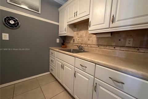 Copropriété à vendre à Hallandale Beach, Floride: 1 chambre, 56.11 m2 № 1379137 - photo 14