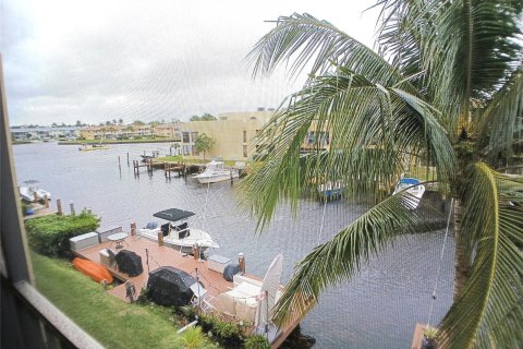 Condo in Pompano Beach, Florida, 2 bedrooms  № 963890 - photo 16