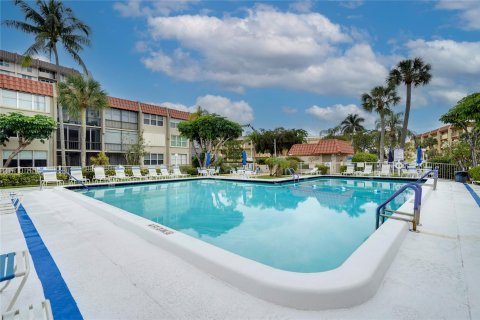 Condo in Pompano Beach, Florida, 2 bedrooms  № 963890 - photo 14