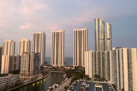 Condo in Sunny Isles Beach, Florida, 1 bedroom  № 1177070 - photo 1