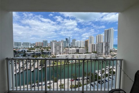 Condo in Sunny Isles Beach, Florida, 1 bedroom  № 1177070 - photo 2