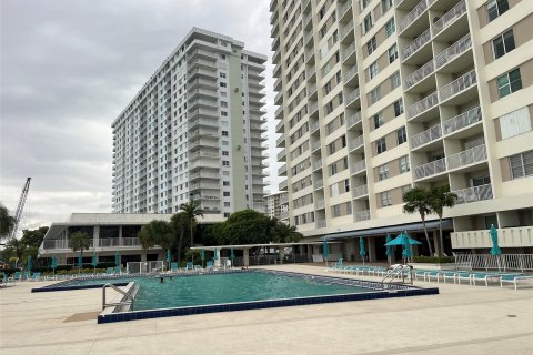 Condo in Sunny Isles Beach, Florida, 1 bedroom  № 1177070 - photo 13