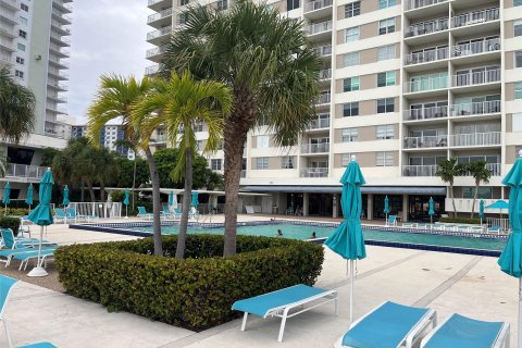 Condo in Sunny Isles Beach, Florida, 1 bedroom  № 1177070 - photo 12