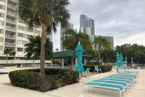 Condo in Sunny Isles Beach, Florida, 1 bedroom  № 1177070 - photo 11