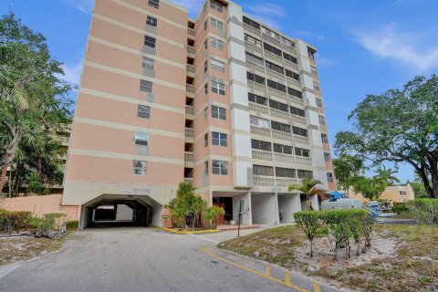 Condo in Lauderhill, Florida, 2 bedrooms  № 1162011 - photo 4