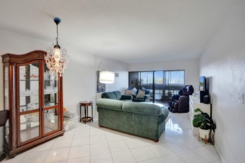 Condo in Lauderhill, Florida, 2 bedrooms  № 1162011 - photo 17