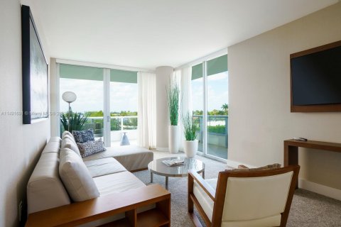 Condominio en venta en Bay Harbor Islands, Florida, 1 dormitorio, 73.49 m2 № 858468 - foto 9