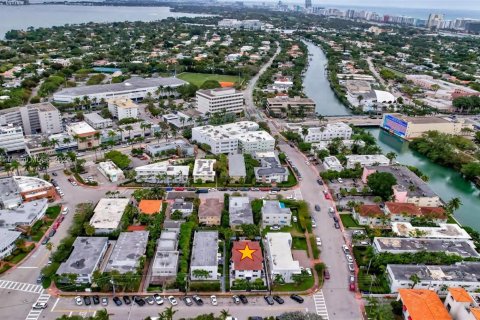 Propiedad comercial en venta en Miami Beach, Florida, 322.74 m2 № 991214 - foto 10