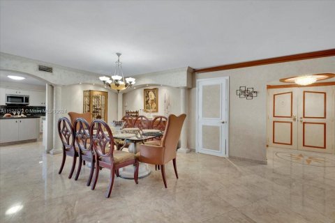 Condo in Lauderdale-by-the-Sea, Florida, 3 bedrooms  № 991260 - photo 26