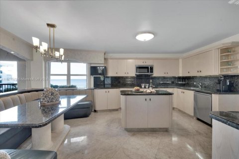 Condo in Lauderdale-by-the-Sea, Florida, 3 bedrooms  № 991260 - photo 8