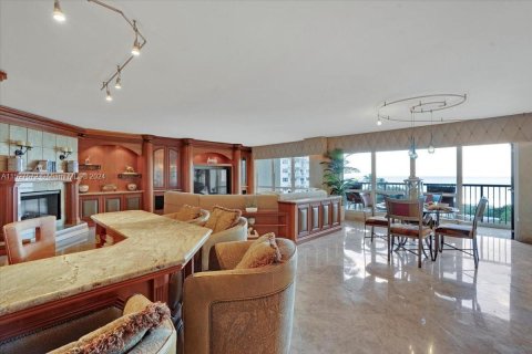 Condo in Lauderdale-by-the-Sea, Florida, 3 bedrooms  № 991260 - photo 3