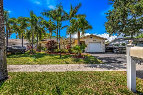 House in Fort Lauderdale, Florida 4 bedrooms, 145.21 sq.m. № 1079609 - photo 19