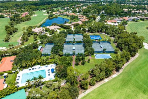 Villa ou maison à vendre à West Palm Beach, Floride: 5 chambres, 480.86 m2 № 525131 - photo 1