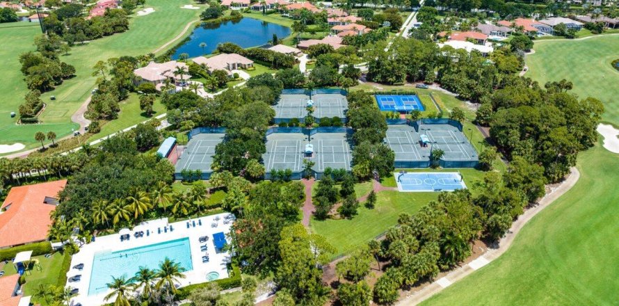 Villa ou maison à West Palm Beach, Floride 5 chambres, 480.86 m2 № 525131