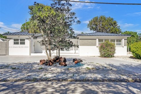 Casa en venta en Deerfield Beach, Florida, 3 dormitorios, 162.02 m2 № 1008902 - foto 18