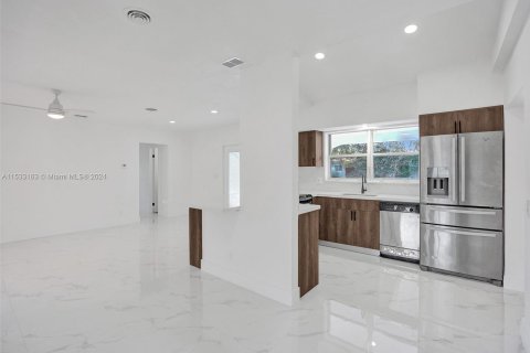 Casa en venta en Deerfield Beach, Florida, 3 dormitorios, 162.02 m2 № 1008902 - foto 16