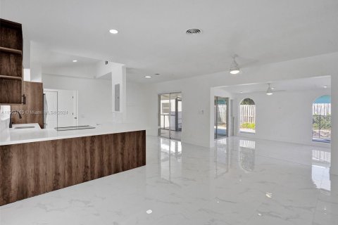 Casa en venta en Deerfield Beach, Florida, 3 dormitorios, 162.02 m2 № 1008902 - foto 2