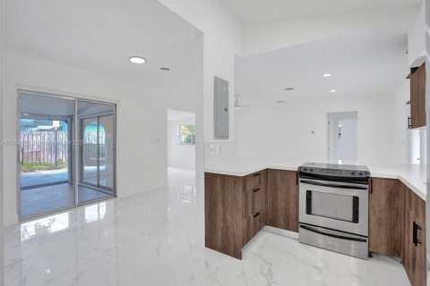 Casa en venta en Deerfield Beach, Florida, 3 dormitorios, 162.02 m2 № 1008902 - foto 4