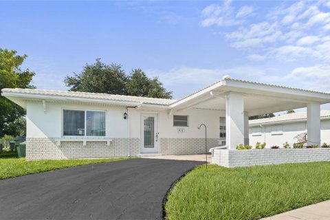 Villa ou maison à vendre à North Port, Floride: 2 chambres, 84.63 m2 № 1323433 - photo 1