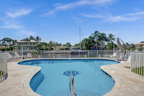 Condo in Lighthouse Point, Florida, 2 bedrooms  № 744402 - photo 12