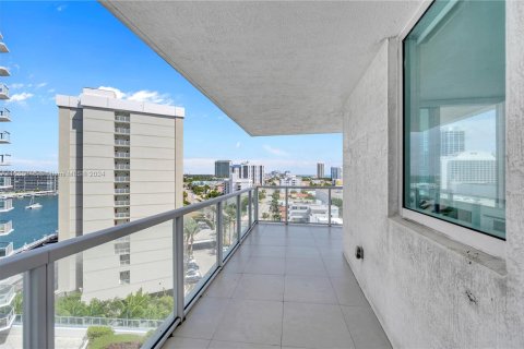 Condo in Miami Beach, Florida, 1 bedroom  № 1355335 - photo 20