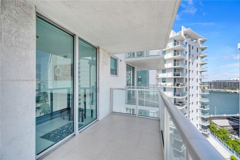 Condo in Miami Beach, Florida, 1 bedroom  № 1355335 - photo 12