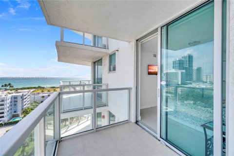 Condo in Miami Beach, Florida, 1 bedroom  № 1355335 - photo 18