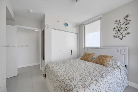 Condo in Miami Beach, Florida, 1 bedroom  № 1355335 - photo 15