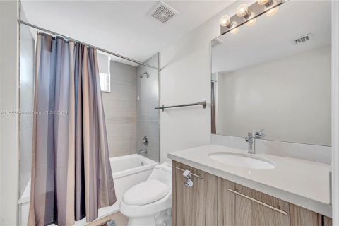 Condo in Miami Beach, Florida, 1 bedroom  № 1355335 - photo 21