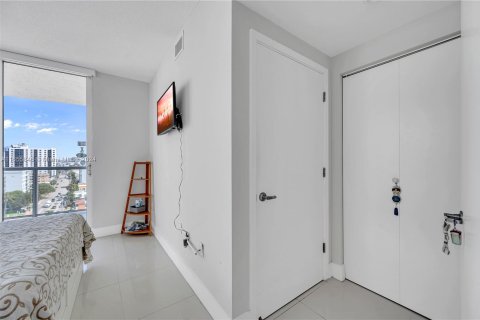 Condo in Miami Beach, Florida, 1 bedroom  № 1355335 - photo 22