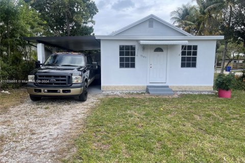 Villa ou maison à louer à Hollywood, Floride: 2 chambres, 104.05 m2 № 1355334 - photo 1