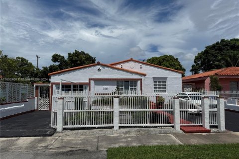 Villa ou maison à vendre à Miami, Floride: 3 chambres, 129.32 m2 № 1355289 - photo 2