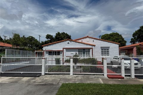 Casa en venta en Miami, Florida, 3 dormitorios, 129.32 m2 № 1355289 - foto 1