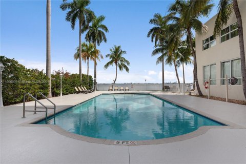 Copropriété à vendre à North Bay Village, Floride: 2 chambres, 91.42 m2 № 1227214 - photo 1