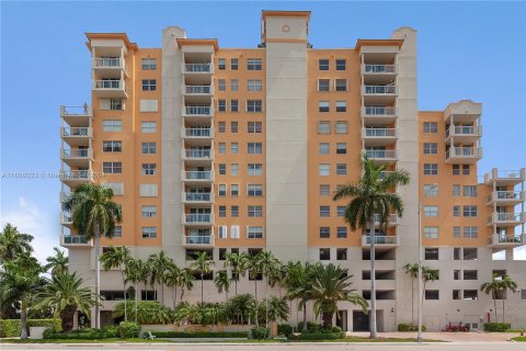 Copropriété à vendre à North Bay Village, Floride: 2 chambres, 91.42 m2 № 1227214 - photo 2