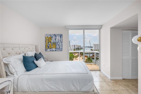 Condo in Miami Beach, Florida, 4 bedrooms  № 1227494 - photo 25