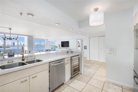 Condo in Miami Beach, Florida, 4 bedrooms  № 1227494 - photo 16