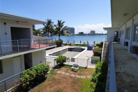 Condominio en venta en Miami Beach, Florida, 1 dormitorio, 57.51 m2 № 1189270 - foto 1