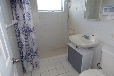 Condo in Miami Beach, Florida, 1 bedroom  № 1189270 - photo 10