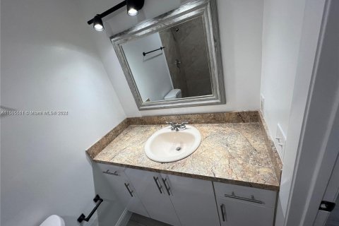 Condo in Miami, Florida, 3 bedrooms  № 1189209 - photo 4